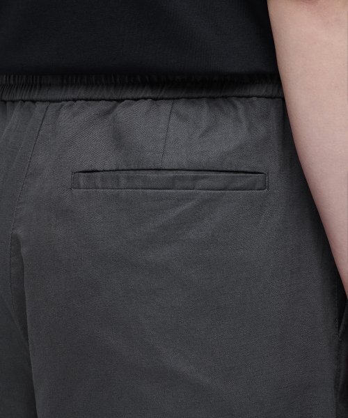 MUSINSA STANDARD(ムシンサスタンダード)の「コットンリネンワンタックワイドパンツ【ガンメタル】(その他パンツ・メンズ・その他・38/36/34/32/30/26/28)」の2枚目の写真