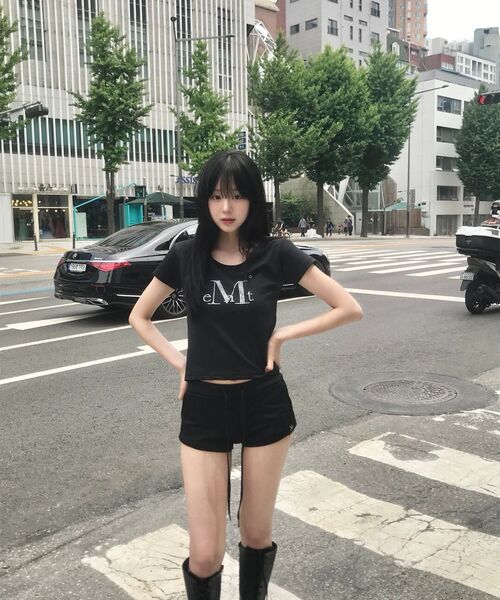 MUCENT(ムセント)の「ケインセットアップホットフィックスロゴスリムフィット半袖(Tシャツ/カットソー・レディース・ブラック・FREE)」の7枚目の写真