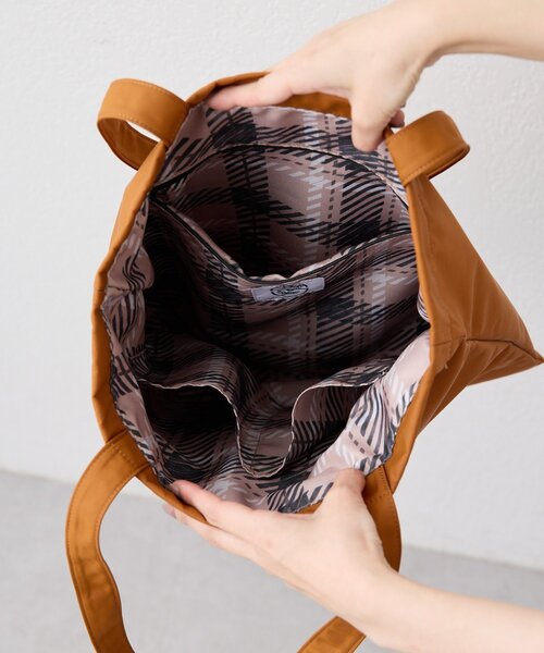 ear PAPILLONNER(イアパピヨネ)の「sampo×earホースサブトートバッグ《撥水/B4サイズ対応》(トートバッグ・レディース・ブラック/キャメル・FREE)」の9枚目の写真