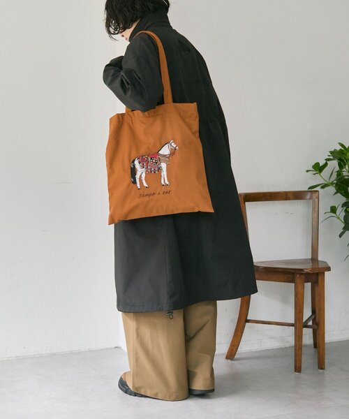 ear PAPILLONNER(イアパピヨネ)の「sampo×earホースサブトートバッグ《撥水/B4サイズ対応》(トートバッグ・レディース・ブラック/キャメル・FREE)」の3枚目の写真