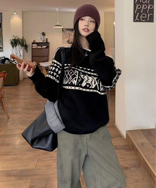 CANVAS+(キャンバスプラス)の「【CANVAS+】ノルディック柄ニットトップス(ニット/セーター・レディース・ブラック/レッド・M)」の3枚目の写真
