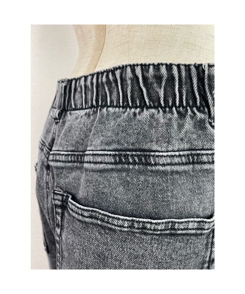 WORLD WIDE LOVE!(ワールドワイドラブ)の「ワイドストレートパンツ(デニムパンツ・レディース・グレー/ネイビー・1)」の13枚目の写真