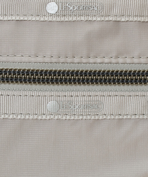 LeSportsac（レスポートサック）の「ESSENTIAL BELT BAG ソフトトープC（ボディバッグ/ウエストポーチ・レディース・グレー・FREE）」の8枚目の写真