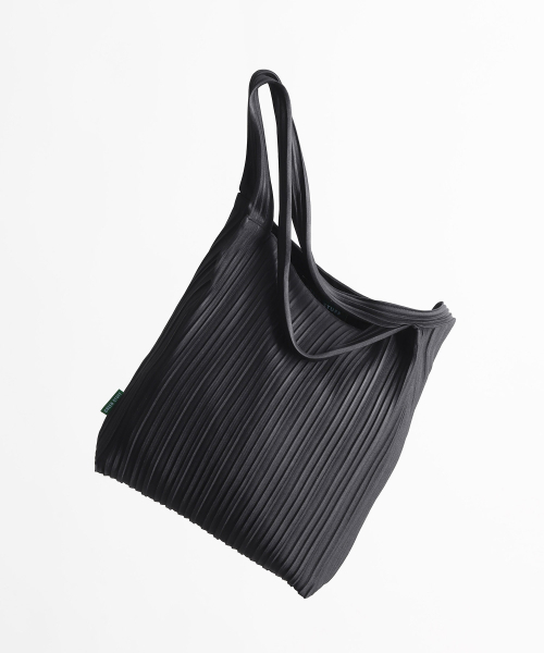 GREEN STUFF（グリーンスタッフ）の「boxy bag 53 - random pleats black（エコバッグ/サブバッグ・レディース・その他・FREE）」の3枚目の写真