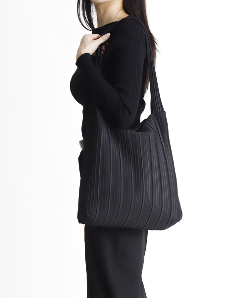 GREEN STUFF（グリーンスタッフ）の「boxy bag 53 - random pleats black（エコバッグ/サブバッグ・レディース・その他・FREE）」の7枚目の写真
