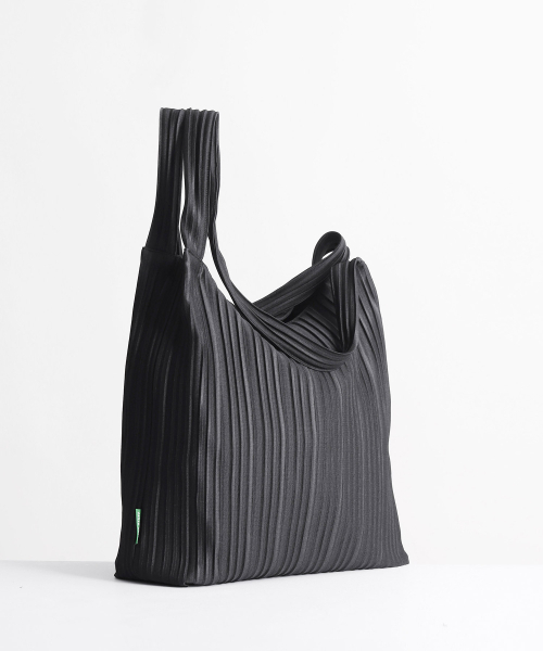GREEN STUFF（グリーンスタッフ）の「boxy bag 53 - random pleats black（エコバッグ/サブバッグ・レディース・その他・FREE）」の8枚目の写真