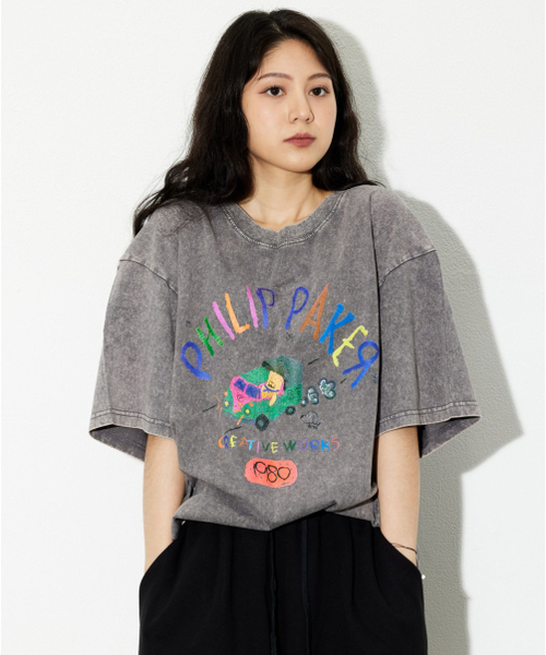 PHILIPPAKER(フィリップペイカー)の「ビエムシー ミニバス クレヨン 半袖Tシャツ ピグメント ヴィンテージグレー(Tシャツ/カットソー・レディース・その他・MEDIUM/LARGE/X-LARGE)」の1枚目の写真