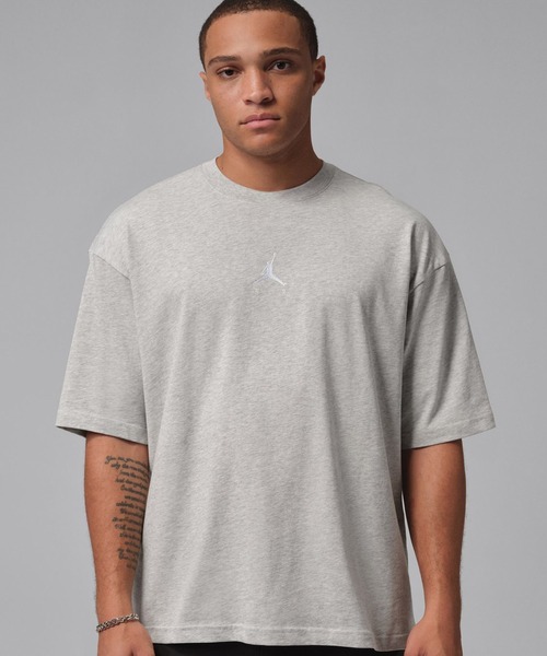 JORDAN BRAND（ジョーダンブランド）の「JORDAN BRAND M J FLT ESS OVSZ SS CREW / ジョーダン ブランド FLT ESS OVSZ クルー S/S Tシャツ / NIKE【SP】（Tシャツ/カットソー・メンズ・グレー/ブラック/アイボリー・XXL/L/XL/S/M）」の3枚目の写真