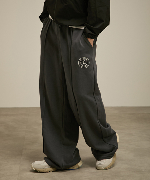 JORDAN BRAND(ジョーダンブランド)の「【NIKE / ナイキ】W J PSG FLC PANT HV0142- 627/060(スウェットパンツ・メンズ・ブラック/ピンク・MEDIUM/LARGE)」の2枚目の写真