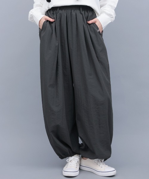 チチカカ(チチカカ)の「ウ゛ィンテージナイロンギャザーパンツ(その他パンツ・レディース・グレー/カーキ/ブラック・FREE)」の2枚目の写真