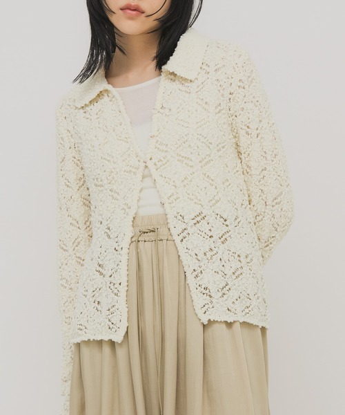 KBF（ケイビーエフ）の「クロシェレースニットシャツ（ニット/セーター・レディース・アイボリー/ブラック/レッド・ONE）」の4枚目の写真