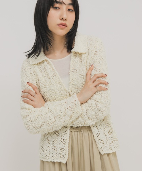 KBF（ケイビーエフ）の「クロシェレースニットシャツ（ニット/セーター・レディース・アイボリー/ブラック/レッド・ONE）」の7枚目の写真