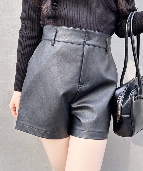 INGNI（イング）の「フェイクレザーショートパンツ／A（その他パンツ・レディース・ブラウン/ブラック・FREE）」の3枚目の写真