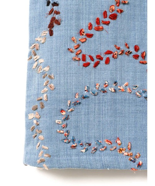 MARMARMAR(マーマーマー)の「MARMARMAR ハンド刺繍ベスト(ベスト・レディース・キナリ/ライトブルー・FREE)」の5枚目の写真