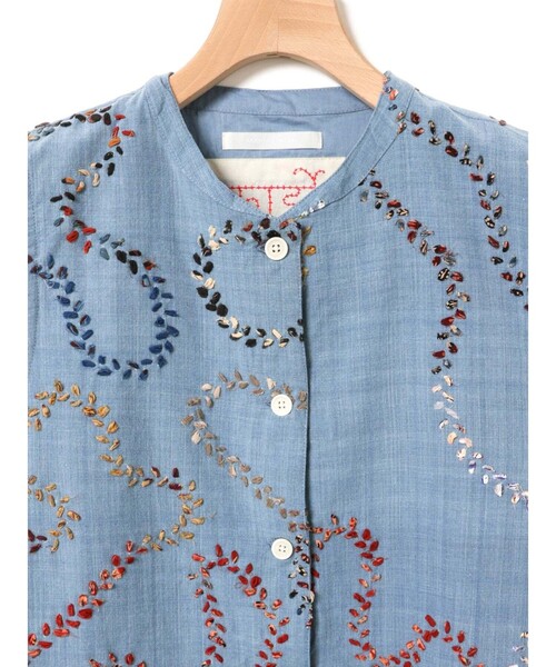 MARMARMAR(マーマーマー)の「MARMARMAR ハンド刺繍ベスト(ベスト・レディース・キナリ/ライトブルー・FREE)」の11枚目の写真