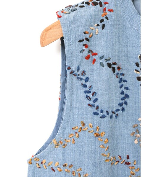 MARMARMAR(マーマーマー)の「MARMARMAR ハンド刺繍ベスト(ベスト・レディース・キナリ/ライトブルー・FREE)」の13枚目の写真