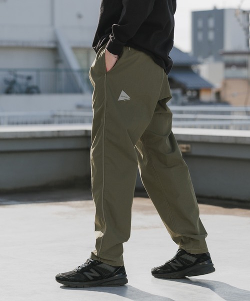 and wander(アンドワンダー)の「and wander/アンドワンダー×Gramicci/グラミチ C/N climbing pant コラボレーションロゴ クライミングパンツ 2026年春夏(その他パンツ・メンズ・カーキ/ブラック・L/XL/M)」の2枚目の写真
