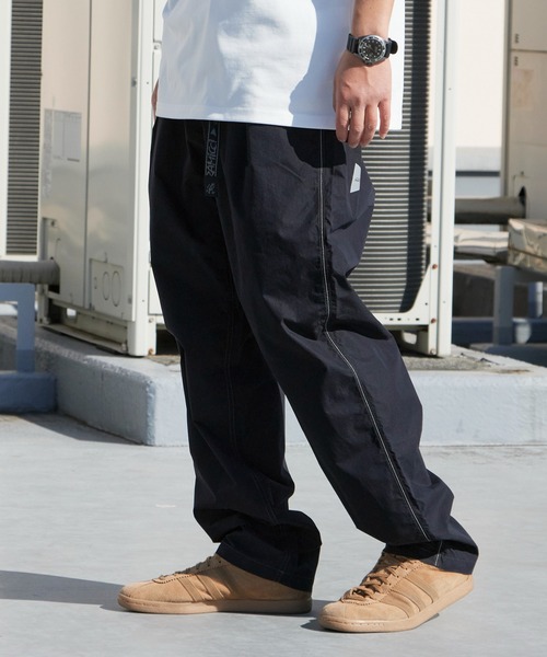 and wander(アンドワンダー)の「and wander/アンドワンダー×Gramicci/グラミチ C/N climbing pant コラボレーションロゴ クライミングパンツ 2026年春夏(その他パンツ・メンズ・カーキ/ブラック・L/XL/M)」の1枚目の写真