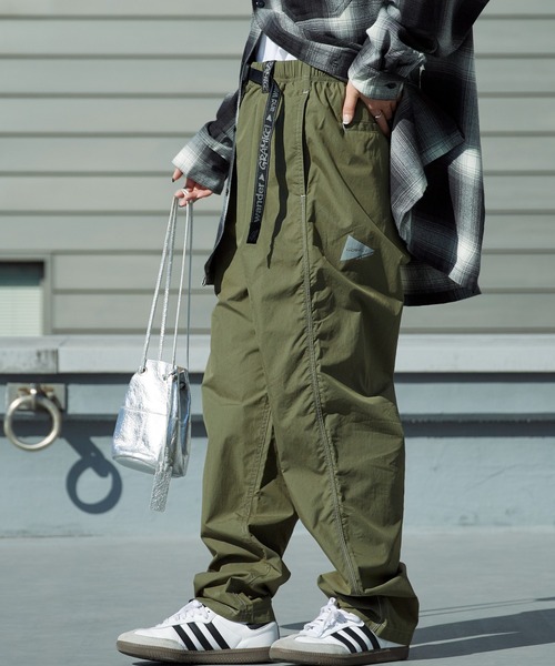 and wander(アンドワンダー)の「and wander/アンドワンダー×Gramicci/グラミチ C/N climbing pant コラボレーションロゴ クライミングパンツ 2026年春夏(その他パンツ・メンズ・カーキ/ブラック・L/XL/M)」の19枚目の写真