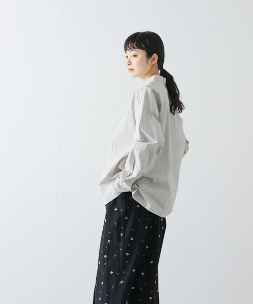 かぐれ（カグレ）の「『ユニセックス』コットンレギュラーカラーボックスシャツ（シャツ/ブラウス・レディース・チャコールグレー/ベージュ/ライトグレー・1/2）」の7枚目の写真