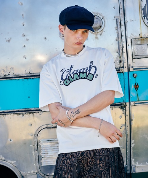 glamb(グラム)の「Glitter Logo T-Shirt / グリッターロゴTシャツ(Tシャツ/カットソー・メンズ・ホワイト/ブラック・S/M/L)」の1枚目の写真