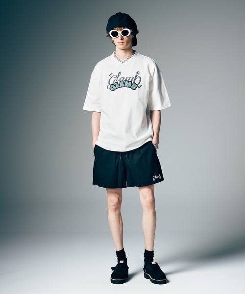 glamb(グラム)の「Glitter Logo T-Shirt / グリッターロゴTシャツ(Tシャツ/カットソー・メンズ・ホワイト/ブラック・S/M/L)」の6枚目の写真