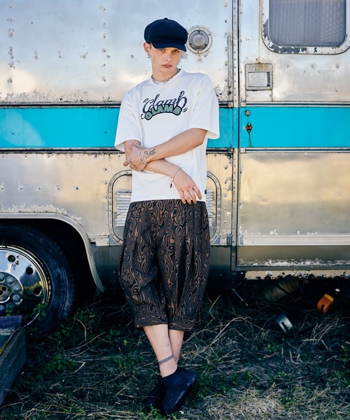 glamb(グラム)の「Glitter Logo T-Shirt / グリッターロゴTシャツ(Tシャツ/カットソー・メンズ・ホワイト/ブラック・S/M/L)」の12枚目の写真