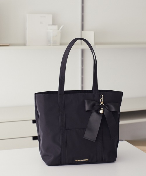 Maison de FLEUR（メゾンドフルール）の「リボンチャーム付きマルチポケットトートバッグ（トートバッグ・レディース・ピンク系その他/ネイビー/ブラック・FREE）」の2枚目の写真