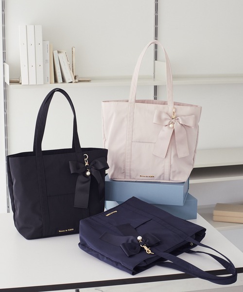 Maison de FLEUR（メゾンドフルール）の「リボンチャーム付きマルチポケットトートバッグ（トートバッグ・レディース・ピンク系その他/ネイビー/ブラック・FREE）」の4枚目の写真