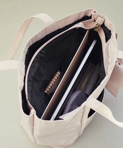 Maison de FLEUR（メゾンドフルール）の「リボンチャーム付きマルチポケットトートバッグ（トートバッグ・レディース・ピンク系その他/ネイビー/ブラック・FREE）」の6枚目の写真