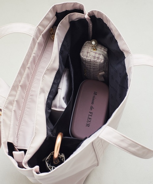 Maison de FLEUR（メゾンドフルール）の「リボンチャーム付きマルチポケットトートバッグ（トートバッグ・レディース・ピンク系その他/ネイビー/ブラック・FREE）」の7枚目の写真