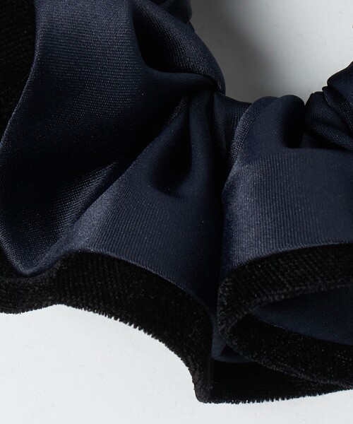 UNITED ARROWS(ユナイテッドアローズ)の「VVN トリム シュシュ(シュシュ・レディース・ネイビー/ブラック・FREE)」の8枚目の写真