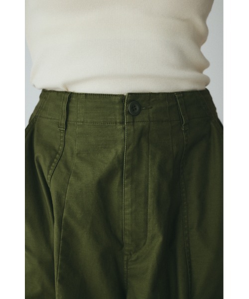 HeRIN.CYE(ヘリンドットサイ)の「Round form baker half pants ラウンドフォルムベイカーカーゴパンツ(その他パンツ・レディース・ホワイト/カーキ/ブラック・38/36)」の7枚目の写真