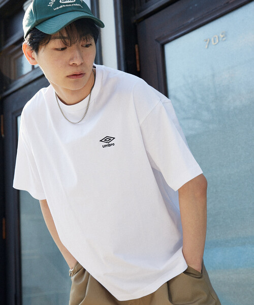 UMBRO(アンブロ)の「UMBRO × PUBLUX/アンブロ 別注 ロゴグラフィックTシャツ 限定展開(Tシャツ/カットソー・メンズ・ピンク/チャコールグレー/ブラック/ホワイト・MEDIUM/LARGE)」の6枚目の写真