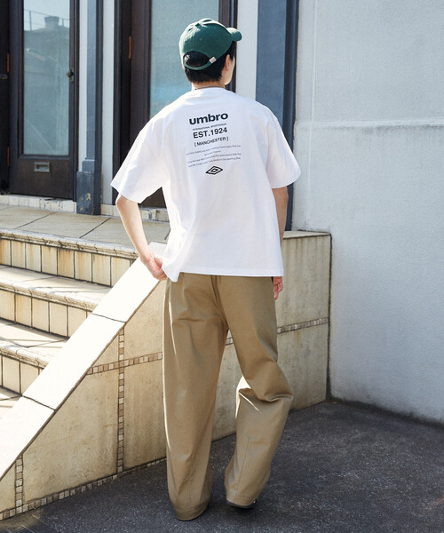 UMBRO(アンブロ)の「UMBRO × PUBLUX/アンブロ 別注 ロゴグラフィックTシャツ 限定展開(Tシャツ/カットソー・メンズ・ピンク/チャコールグレー/ブラック/ホワイト・MEDIUM/LARGE)」の9枚目の写真