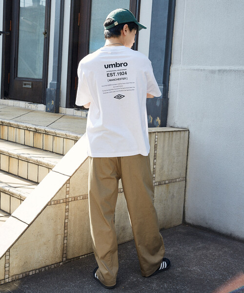 UMBRO(アンブロ)の「UMBRO × PUBLUX/アンブロ 別注 ロゴグラフィックTシャツ 限定展開(Tシャツ/カットソー・メンズ・ピンク/チャコールグレー/ブラック/ホワイト・MEDIUM/LARGE)」の11枚目の写真