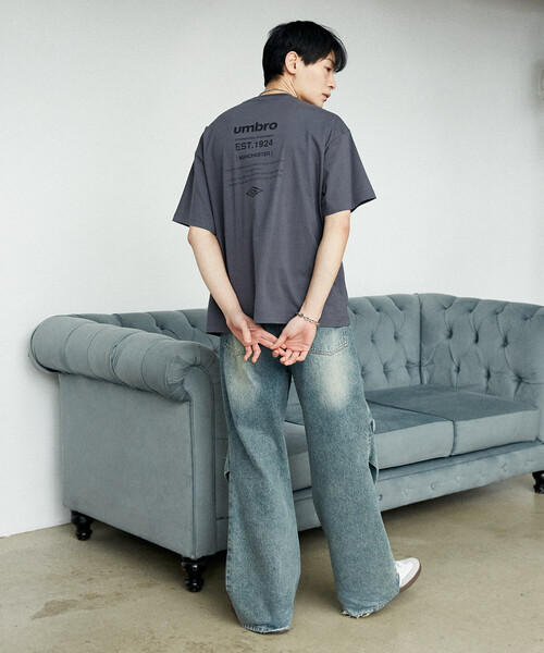 UMBRO（アンブロ）の「UMBRO × PUBLUX/アンブロ 別注　ロゴグラフィックTシャツ　限定展開（Tシャツ/カットソー・メンズ・ピンク/チャコールグレー/ブラック/ホワイト・MEDIUM/LARGE）」の17枚目の写真
