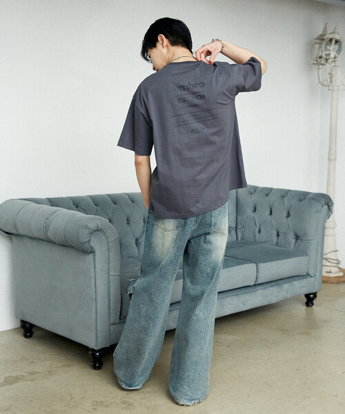 UMBRO（アンブロ）の「UMBRO × PUBLUX/アンブロ 別注　ロゴグラフィックTシャツ　限定展開（Tシャツ/カットソー・メンズ・ピンク/チャコールグレー/ブラック/ホワイト・MEDIUM/LARGE）」の19枚目の写真