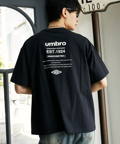 UMBRO（アンブロ）の「UMBRO × PUBLUX/アンブロ 別注　ロゴグラフィックTシャツ　限定展開（Tシャツ/カットソー・メンズ・ピンク/チャコールグレー/ブラック/ホワイト・MEDIUM/LARGE）」の20枚目の写真