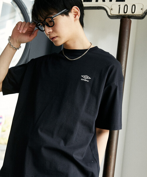 UMBRO（アンブロ）の「UMBRO × PUBLUX/アンブロ 別注　ロゴグラフィックTシャツ　限定展開（Tシャツ/カットソー・メンズ・ピンク/チャコールグレー/ブラック/ホワイト・MEDIUM/LARGE）」の21枚目の写真