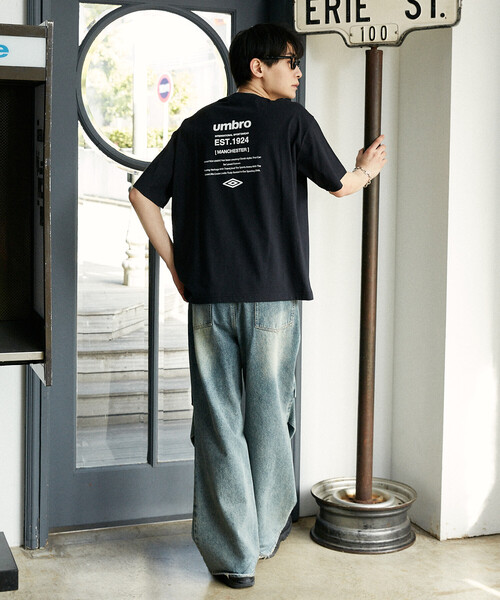 UMBRO（アンブロ）の「UMBRO × PUBLUX/アンブロ 別注　ロゴグラフィックTシャツ　限定展開（Tシャツ/カットソー・メンズ・ピンク/チャコールグレー/ブラック/ホワイト・MEDIUM/LARGE）」の12枚目の写真