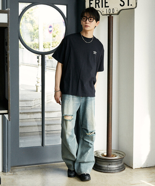 UMBRO（アンブロ）の「UMBRO × PUBLUX/アンブロ 別注　ロゴグラフィックTシャツ　限定展開（Tシャツ/カットソー・メンズ・ピンク/チャコールグレー/ブラック/ホワイト・MEDIUM/LARGE）」の13枚目の写真