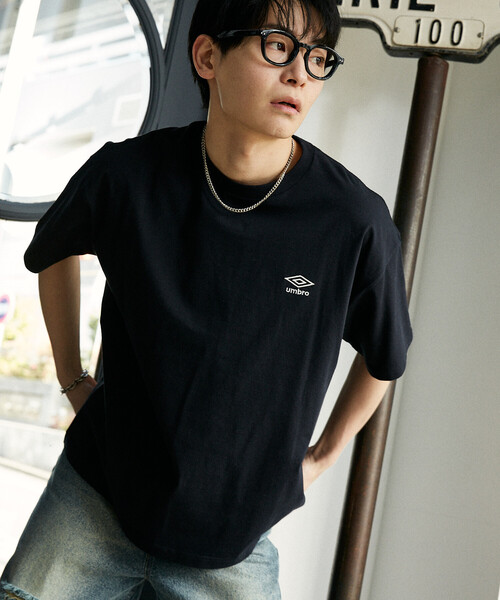 UMBRO（アンブロ）の「UMBRO × PUBLUX/アンブロ 別注　ロゴグラフィックTシャツ　限定展開（Tシャツ/カットソー・メンズ・ピンク/チャコールグレー/ブラック/ホワイト・MEDIUM/LARGE）」の14枚目の写真