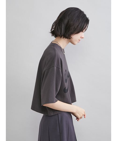 Mila Owen（ミラオーウェン）の「ショート丈ワイドグラフィックＴシャツ（Tシャツ/カットソー・レディース・ピンク/ホワイト/チャコールグレー・F）」の5枚目の写真