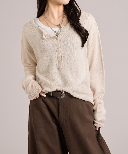 apres jour mignon(アプレジュールミニョン)の「ヘンリーシアーニット(ニット/セーター・レディース・ピンク/ネイビー/グレイッシュベージュ・フリー/LARGE)」の2枚目の写真