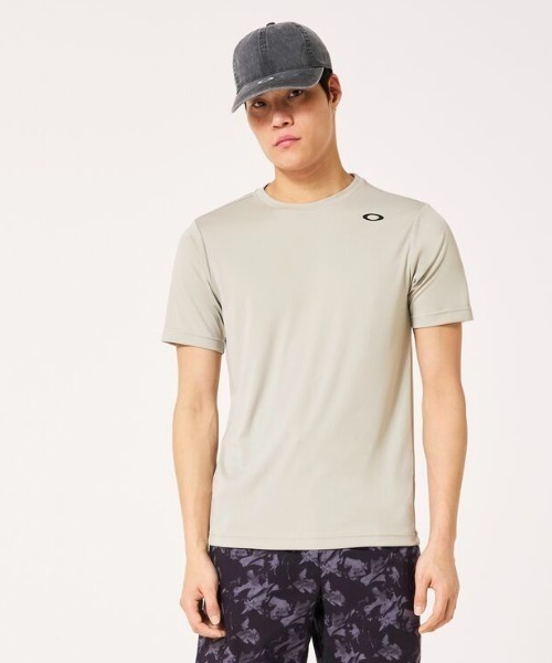 OAKLEY(オークリー)の「オークリー FOUNDATIONAL TECH SS CREW 1.0(Tシャツ/カットソー・メンズ・グレー/ブルー/ネイビー/ホワイト/ライトグリーン/サンドグレー/ブラック・3L/LL/L/M/S)」の1枚目の写真
