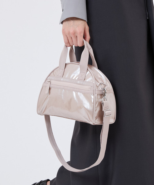 LeSportsac(レスポートサック)の「ROUND SM SATCHEL ローズゴールドシャイン(ショルダーバッグ・レディース・ピンク・FREE)」の2枚目の写真