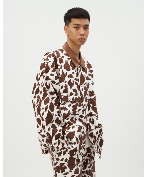 DISCOVERED（ディスカバード）の「COW PRINT COVERALL（カバーオール・メンズ・ブラウン/ブラック・SMALL/LARGE）」の2枚目の写真