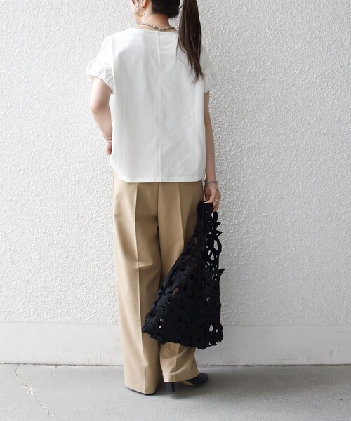 SHIPS any(シップス エニィ)の「SHIPS any:〈多機能/洗濯機可能〉マルチファンクション ギャザー スリーブ TEE(Tシャツ/カットソー・レディース・ライトブルー/チャコールグレー/オフホワイト・ONE SIZE)」の5枚目の写真