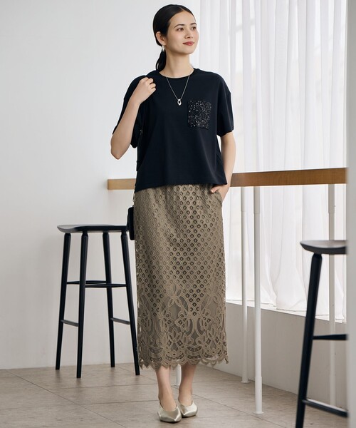 自由区(ジユウク)の「スパングルポケットTシャツ(Tシャツ/カットソー・レディース・アイボリー系/ブラック系/ブラウン系・32)」の4枚目の写真